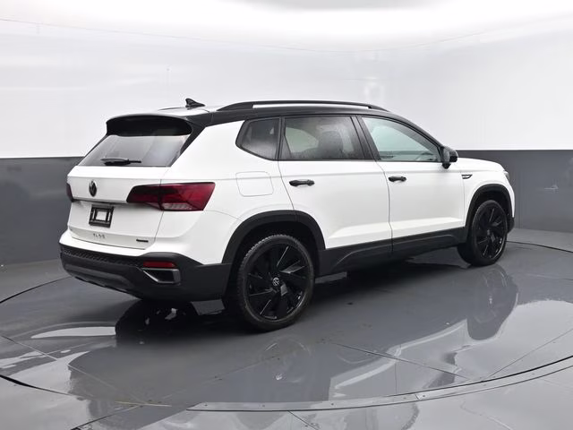 2024 Pure White Volkswagen Taos 1.5T SE AWD SUV