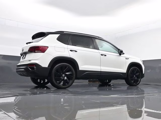 2024 Pure White Volkswagen Taos 1.5T SE AWD SUV