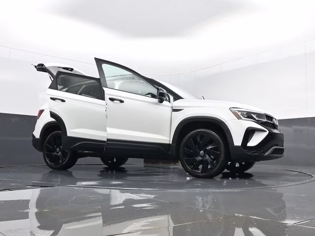 2024 Pure White Volkswagen Taos 1.5T SE AWD SUV
