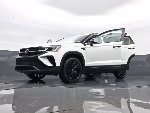 2024 Pure White Volkswagen Taos 1.5T SE AWD SUV