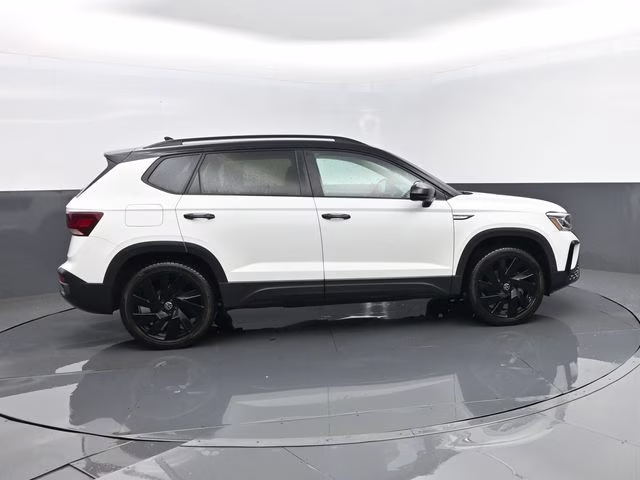 2024 Pure White Volkswagen Taos 1.5T SE AWD SUV