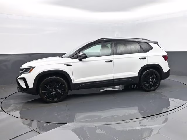 2024 Pure White Volkswagen Taos 1.5T SE AWD SUV