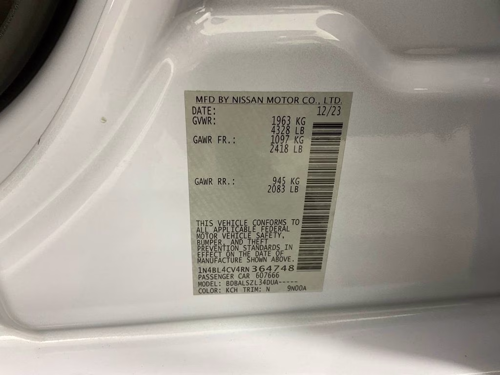 2024 Pearl Nissan Altima 2.5 SR FWD Sedan