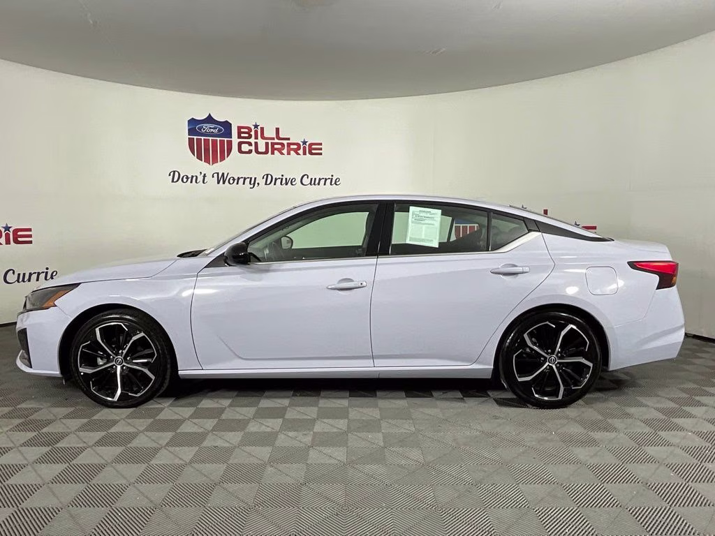 2024 Pearl Nissan Altima 2.5 SR FWD Sedan
