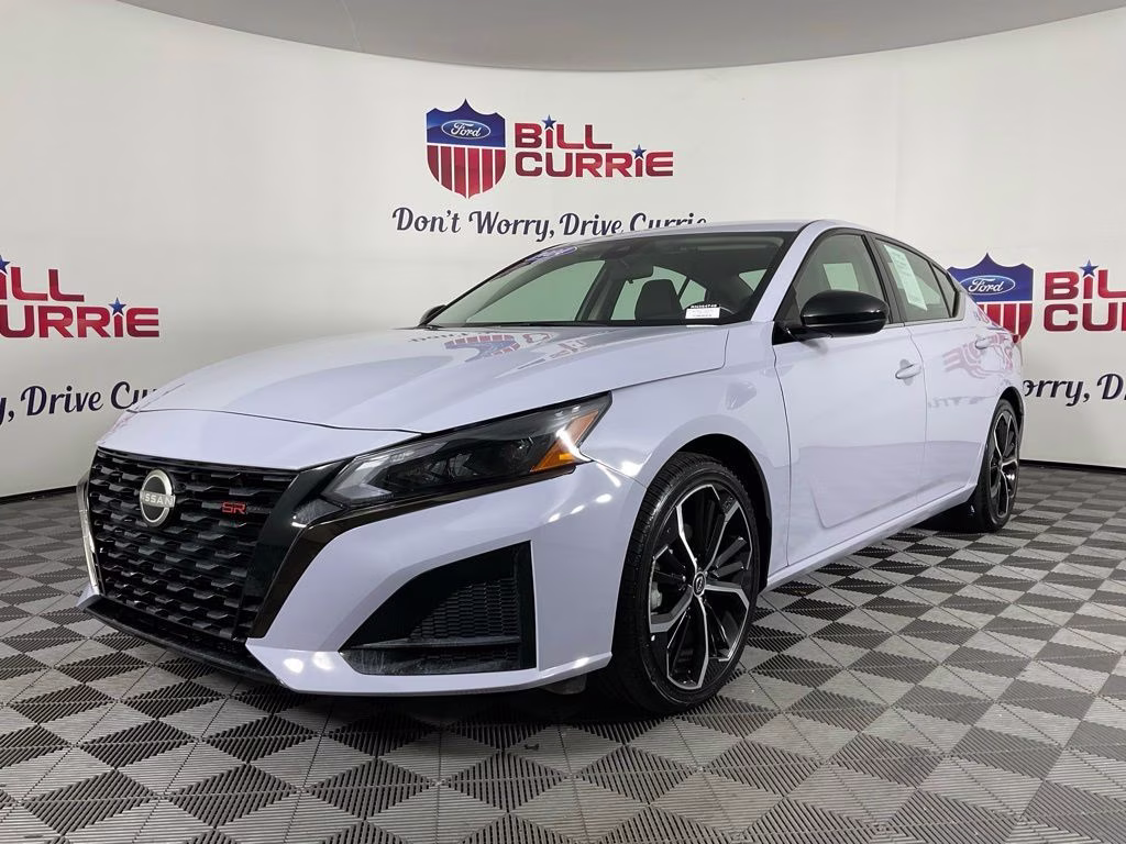 2024 Pearl Nissan Altima 2.5 SR FWD Sedan