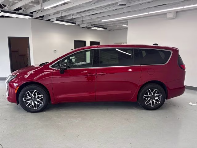 2027 Red Hot Pearlcoat Chrysler Pacifica Limited AWD Van