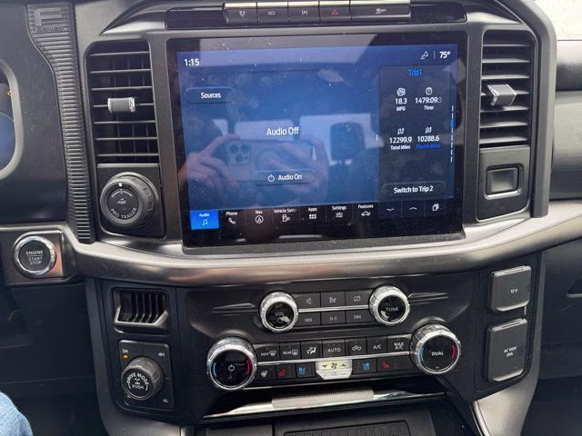 2024 Agate Black Metallic Ford F-150 Lariat 4X4 Truck