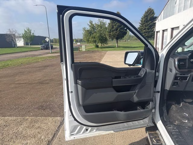 2025 Oxford White Ford F-150 XLT 4X4 Truck