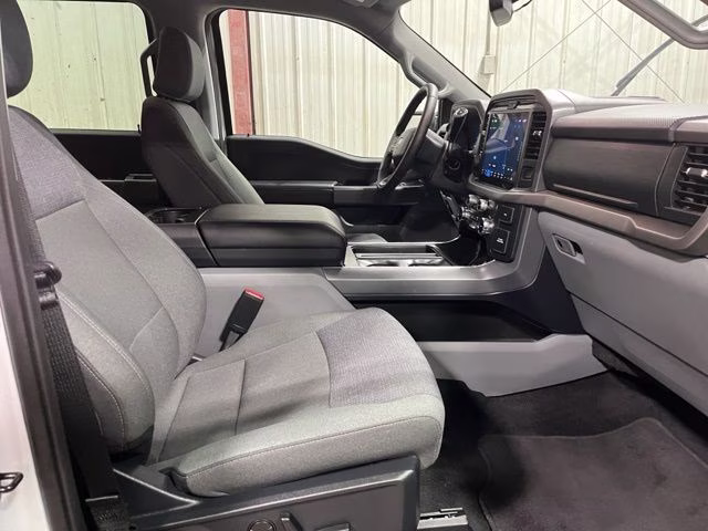 2025 Oxford White Ford F-150 XLT 4X4 Truck