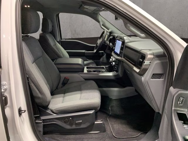 2025 Oxford White Ford F-150 XLT 4X4 Truck
