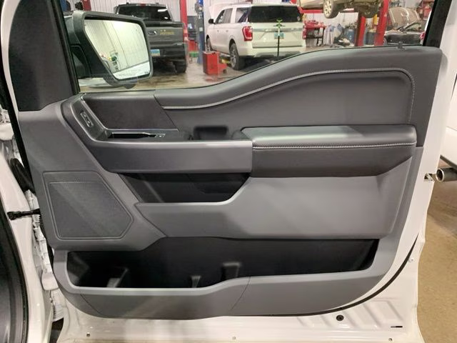 2025 Oxford White Ford F-150 XLT 4X4 Truck