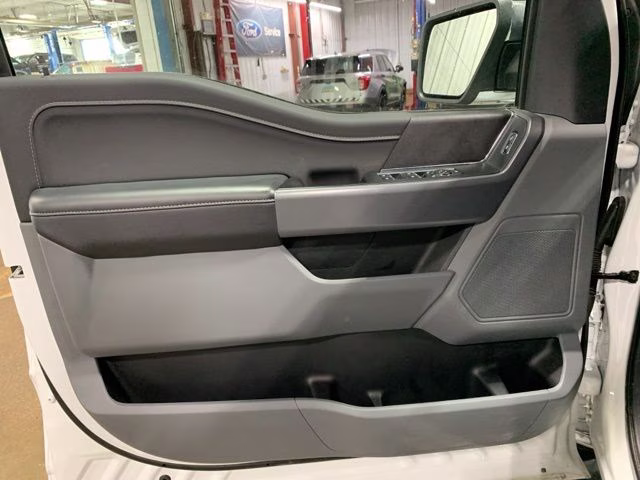 2025 Oxford White Ford F-150 XLT 4X4 Truck