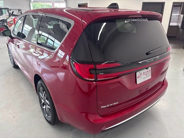 2027 Red Hot Pearlcoat Chrysler Pacifica Limited AWD Van