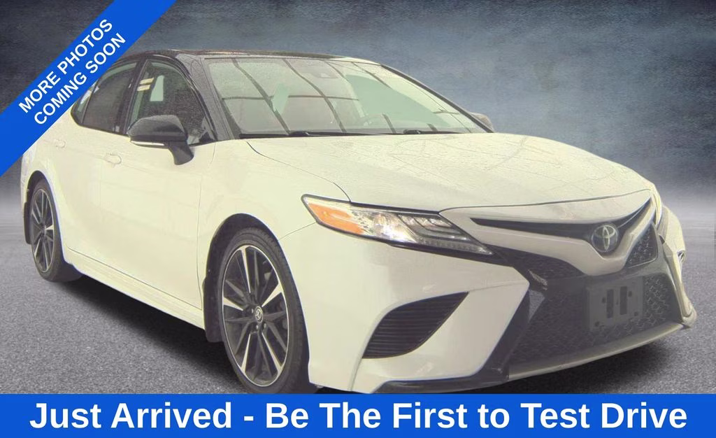 2020 Wind Chill Pearl/Midnight Black Metallic Toyota Camry XSE FWD Sedan