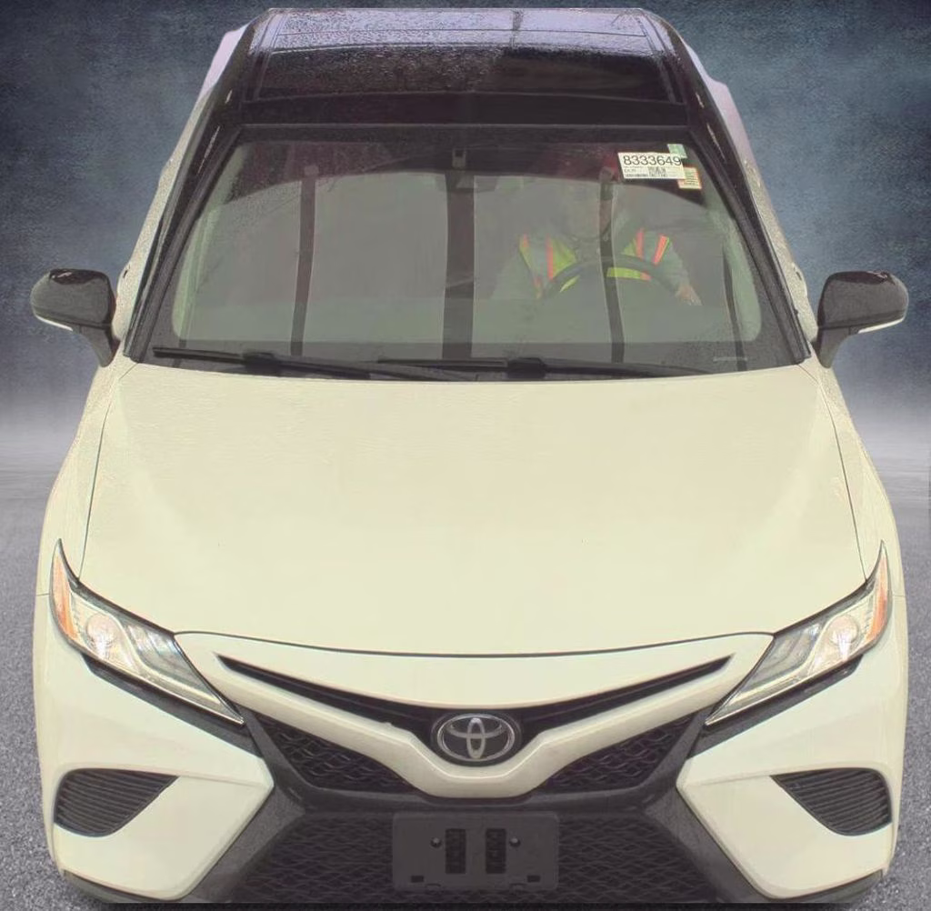 2020 Wind Chill Pearl/Midnight Black Metallic Toyota Camry XSE FWD Sedan