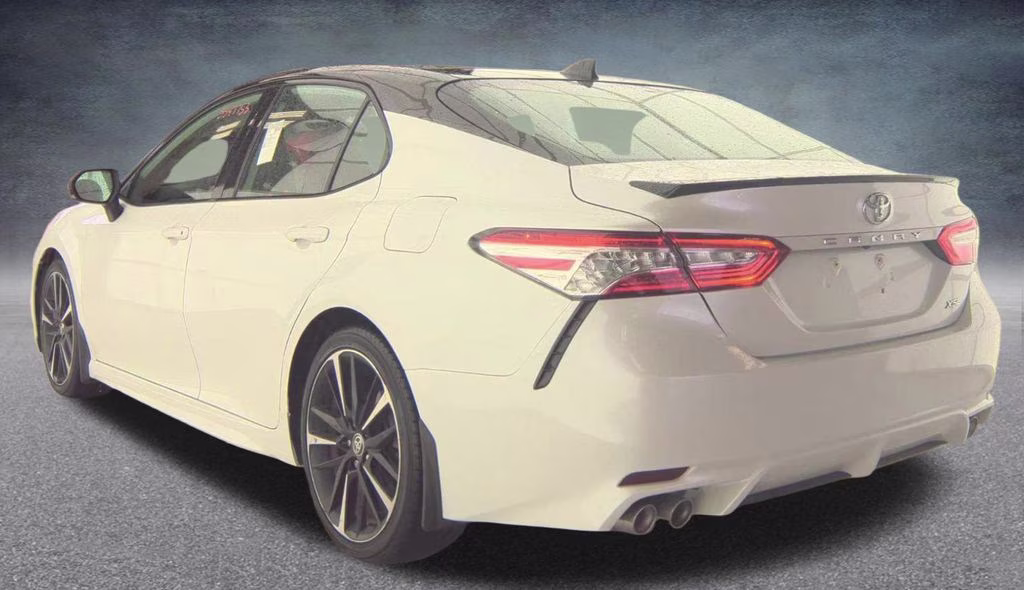 2020 Wind Chill Pearl/Midnight Black Metallic Toyota Camry XSE FWD Sedan