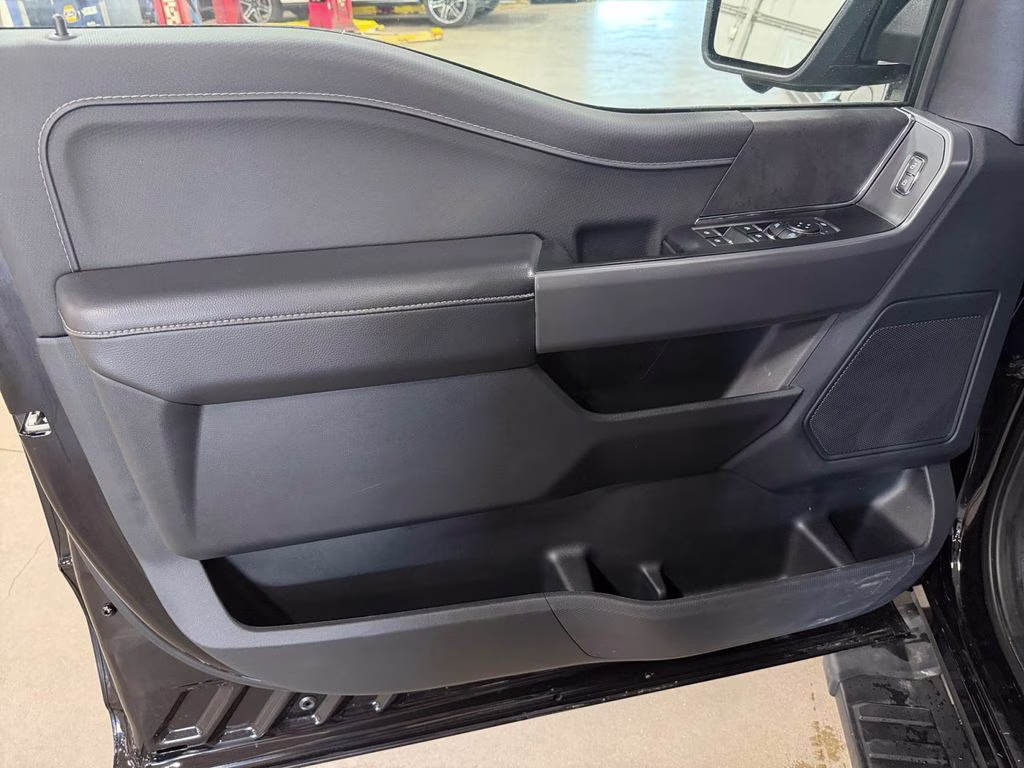 2025 Black Ford F-150 XLT FX4 w/Black Appearance Pkg 4X4 Truck