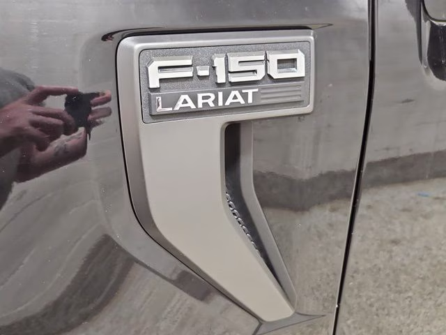 2023 Agate Black Metallic Ford F-150 Lariat 4X4 Truck