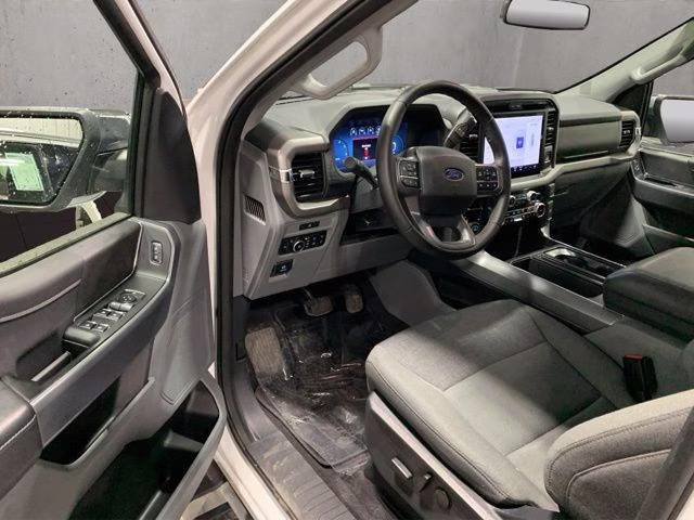 2025 Oxford White Ford F-150 XLT 4X4 Truck