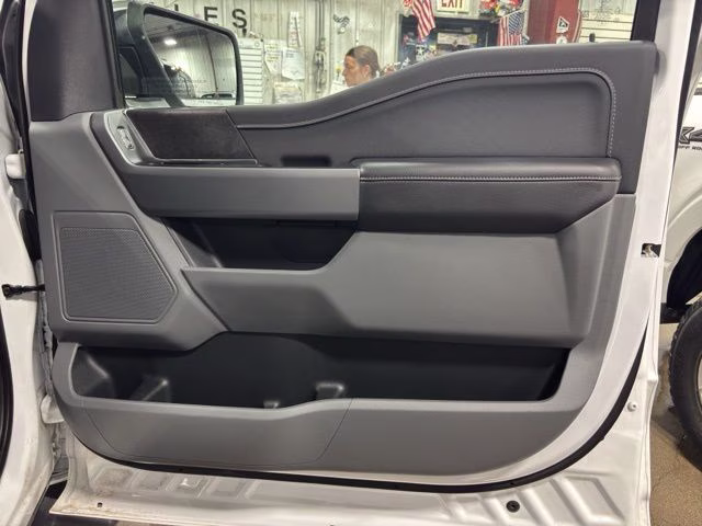 2025 Oxford White Ford F-150 XLT 4X4 Truck