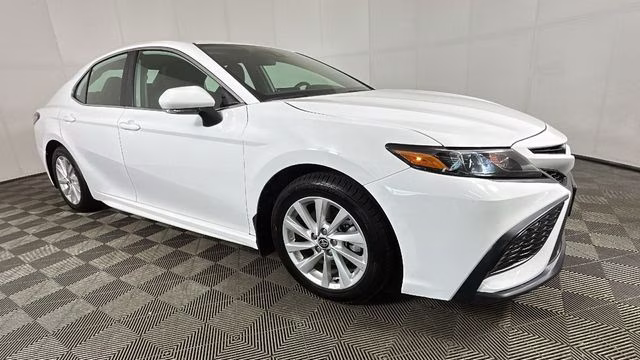 2024 White Toyota Camry SE FWD Sedan