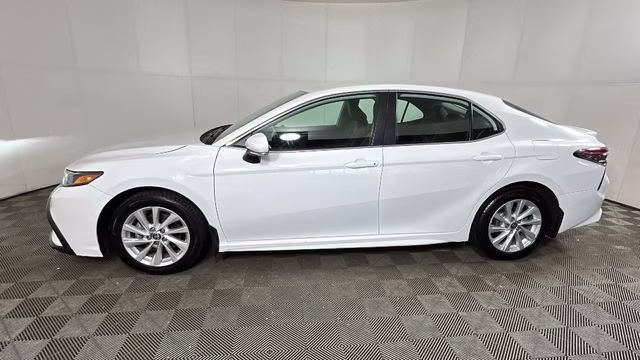 2024 White Toyota Camry SE FWD Sedan