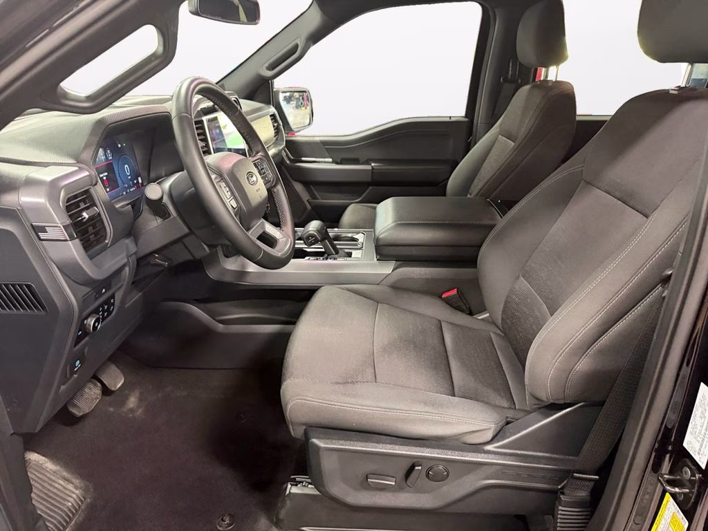 2025 Black Ford F-150 XLT FX4 w/Black Appearance Pkg 4X4 Truck