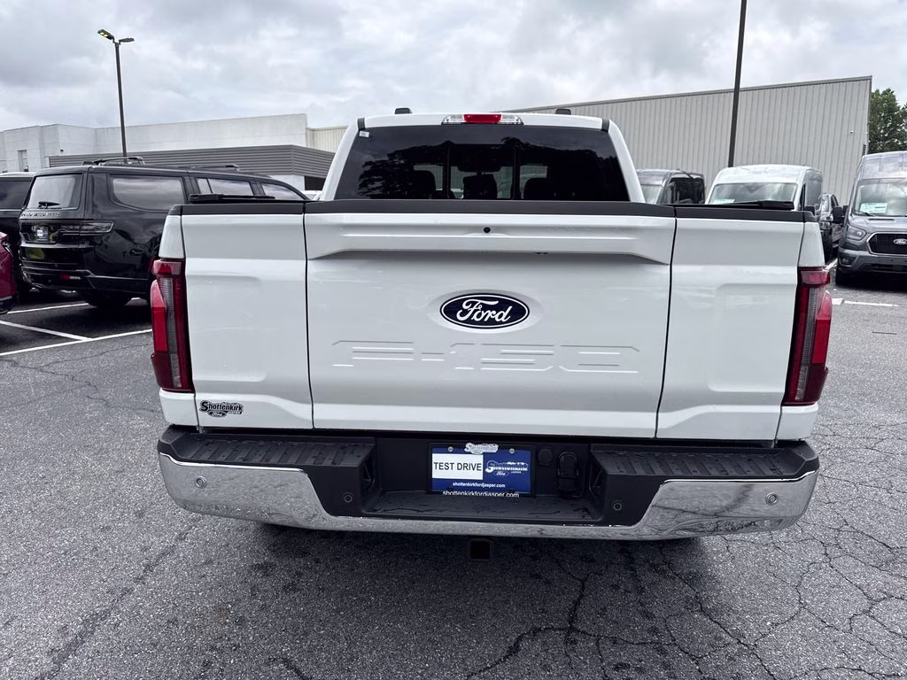 2026 Star White Metallic Tri-Coat Ford F-150 Lariat 4X4 Truck