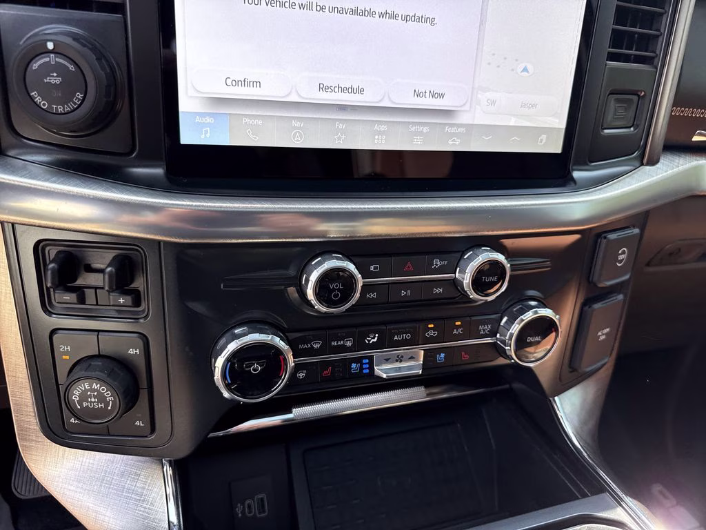 2025 Star White Metallic Tri-Coat Ford F-150 King Ranch 4X4 Truck