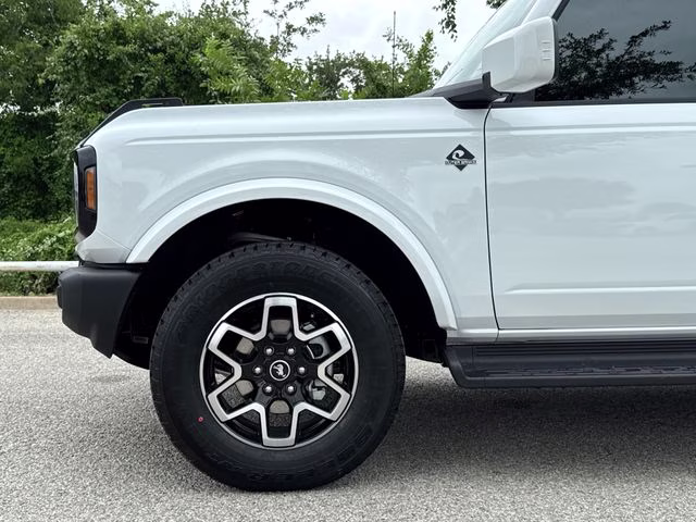 2026 Oxford White Ford Bronco Outer Banks 4X4 SUV
