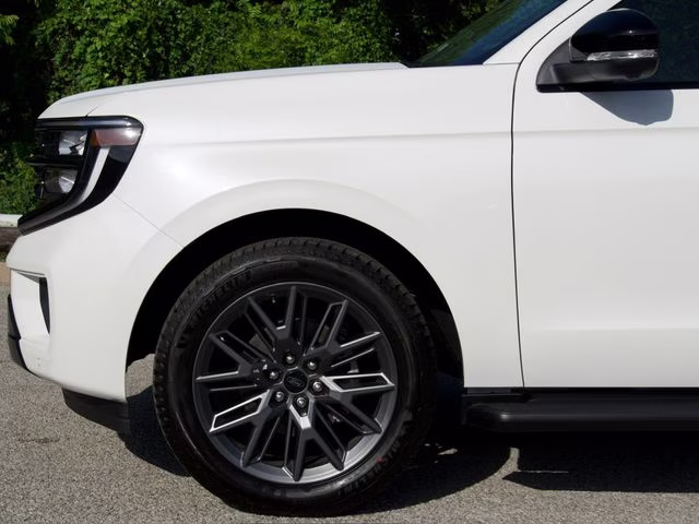 2026 White Metallic Ford Expedition Max Platinum 4X4 SUV