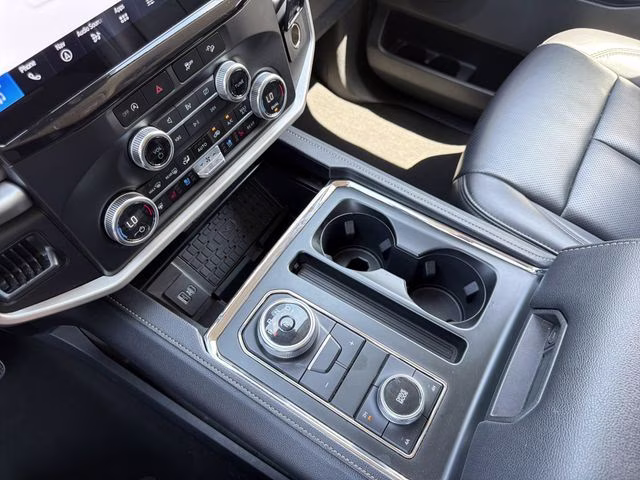 2024 Black Metallic Ford Expedition Max XLT 4X4 SUV
