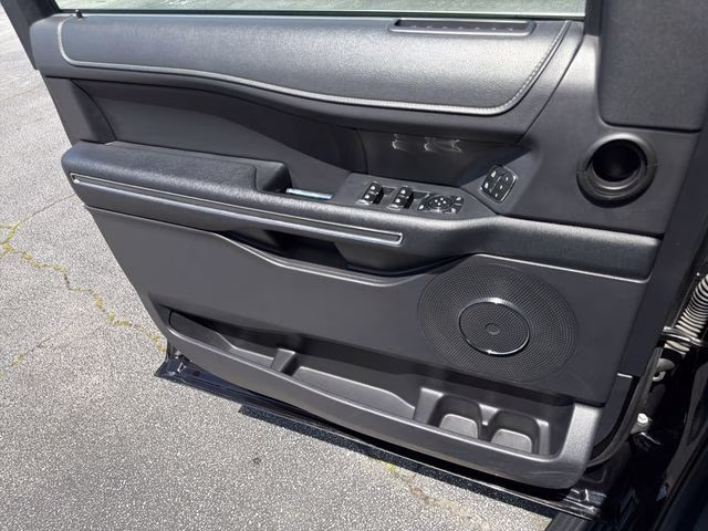 2024 Black Metallic Ford Expedition Max XLT 4X4 SUV