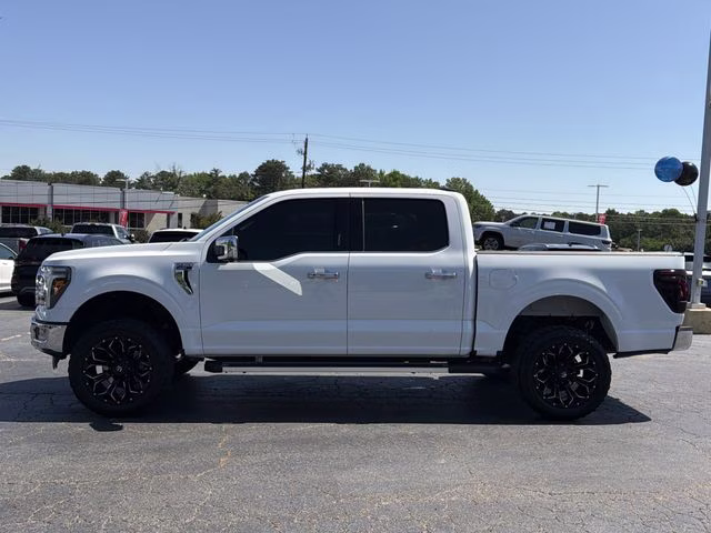 2024 Star White Metallic Tri-Coat Ford F-150 Lariat 4X4 Truck