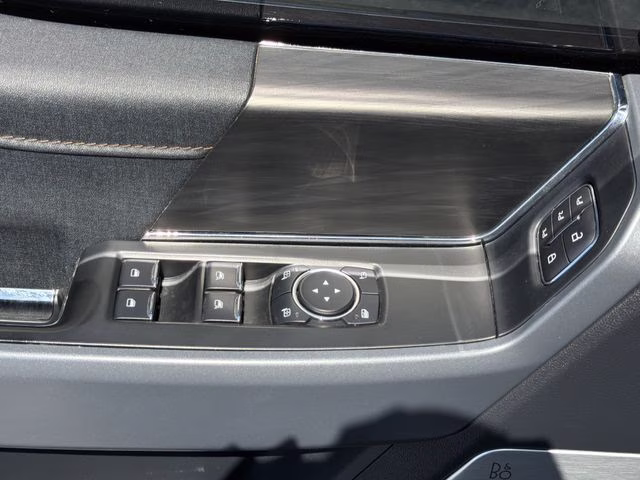 2024 Star White Metallic Tri-Coat Ford F-150 Lariat 4X4 Truck