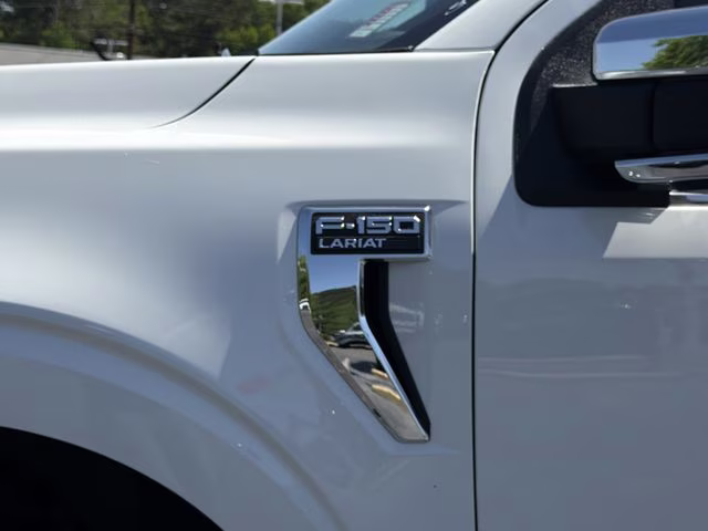 2024 Star White Metallic Tri-Coat Ford F-150 Lariat 4X4 Truck