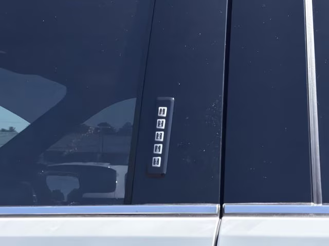 2024 Star White Metallic Tri-Coat Ford F-150 Lariat 4X4 Truck