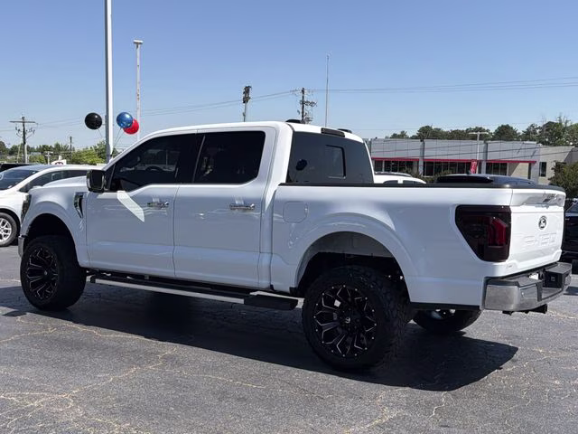2024 Star White Metallic Tri-Coat Ford F-150 Lariat 4X4 Truck