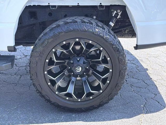 2024 Star White Metallic Tri-Coat Ford F-150 Lariat 4X4 Truck