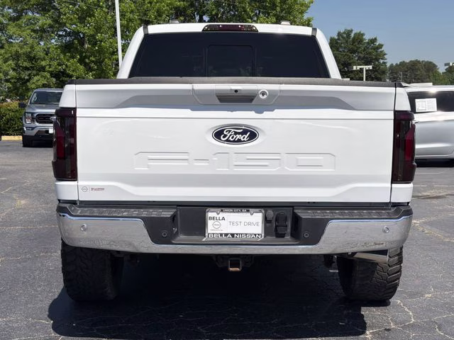 2024 Star White Metallic Tri-Coat Ford F-150 Lariat 4X4 Truck
