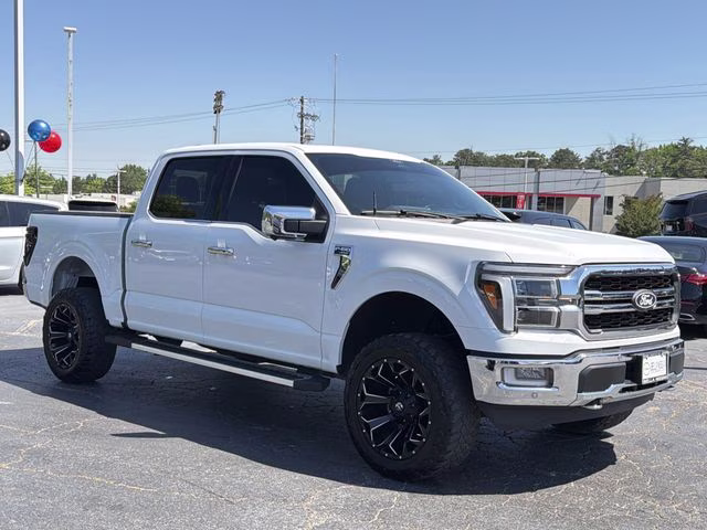 2024 Star White Metallic Tri-Coat Ford F-150 Lariat 4X4 Truck