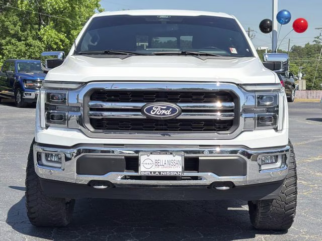 2024 Star White Metallic Tri-Coat Ford F-150 Lariat 4X4 Truck