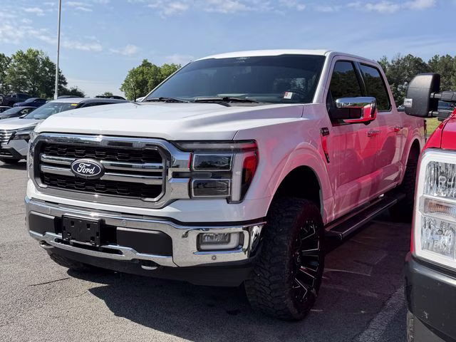 2024 Star White Metallic Tri-Coat Ford F-150 Lariat 4X4 Truck