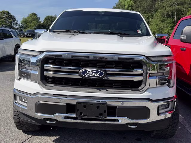2024 Star White Metallic Tri-Coat Ford F-150 Lariat 4X4 Truck