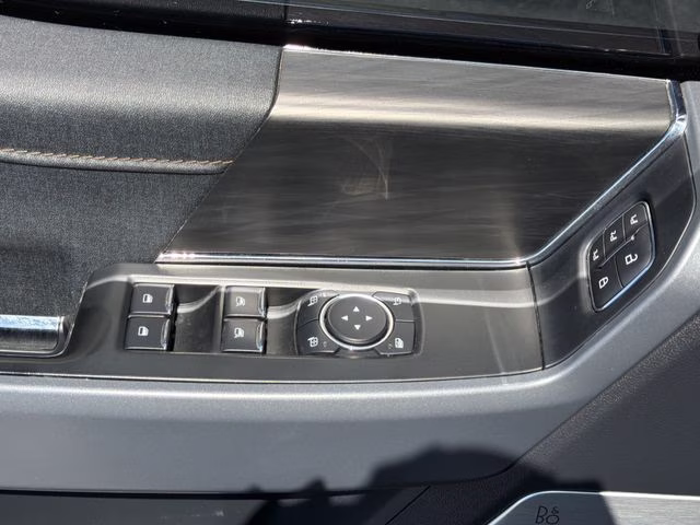 2024 Star White Metallic Tri-Coat Ford F-150 Lariat 4X4 Truck