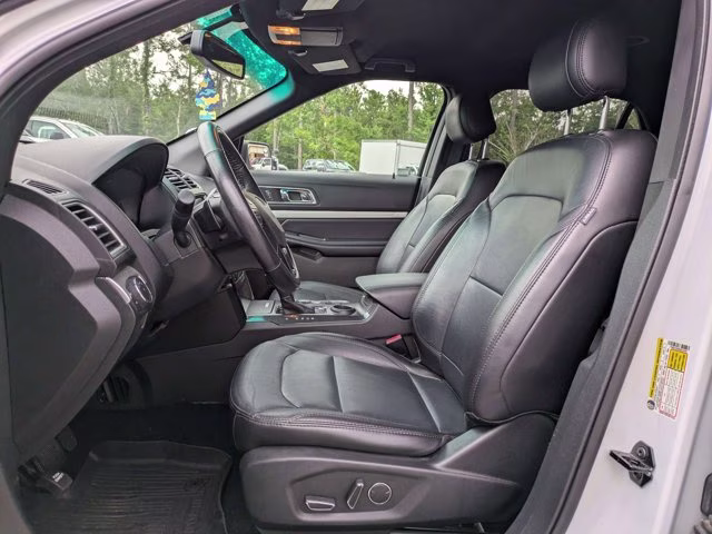 2017 Oxford White Ford Explorer XLT FWD SUV