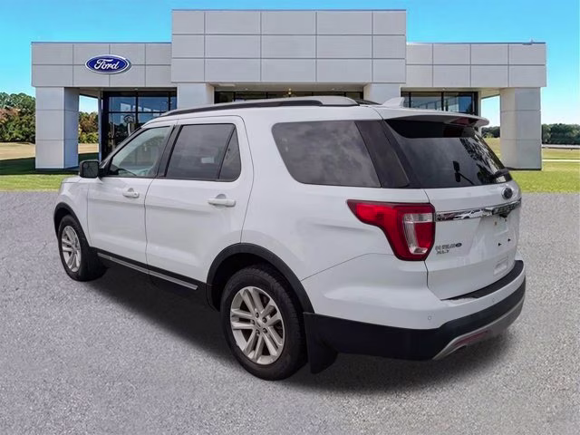 2017 Oxford White Ford Explorer XLT FWD SUV