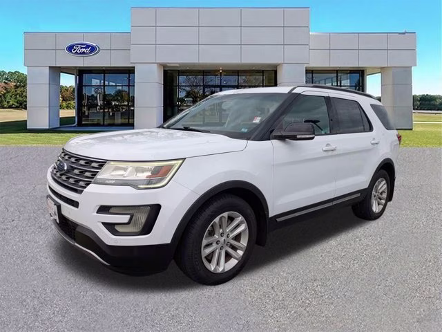 2017 Oxford White Ford Explorer XLT FWD SUV