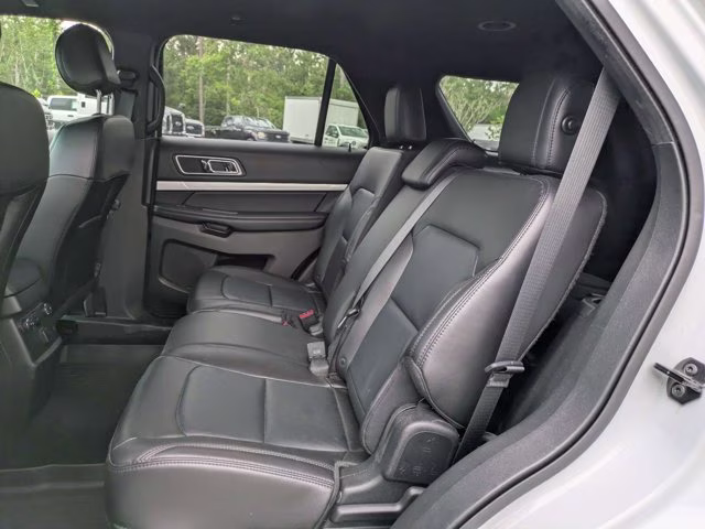 2017 Oxford White Ford Explorer XLT FWD SUV