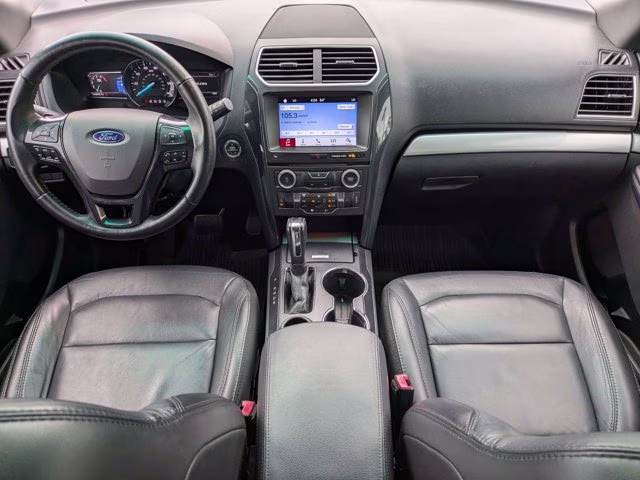 2017 Oxford White Ford Explorer XLT FWD SUV